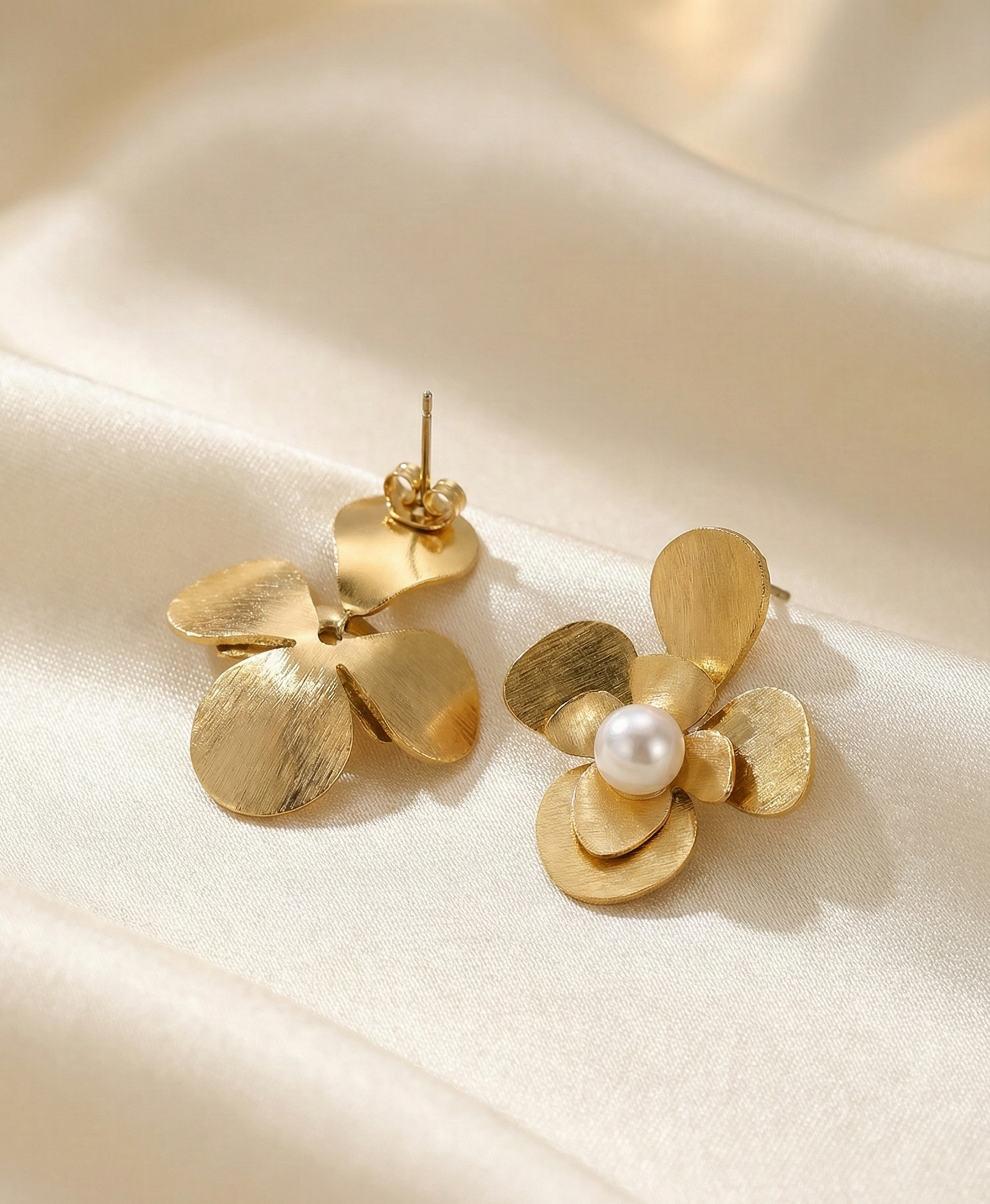 Pearl Bloom Earring
