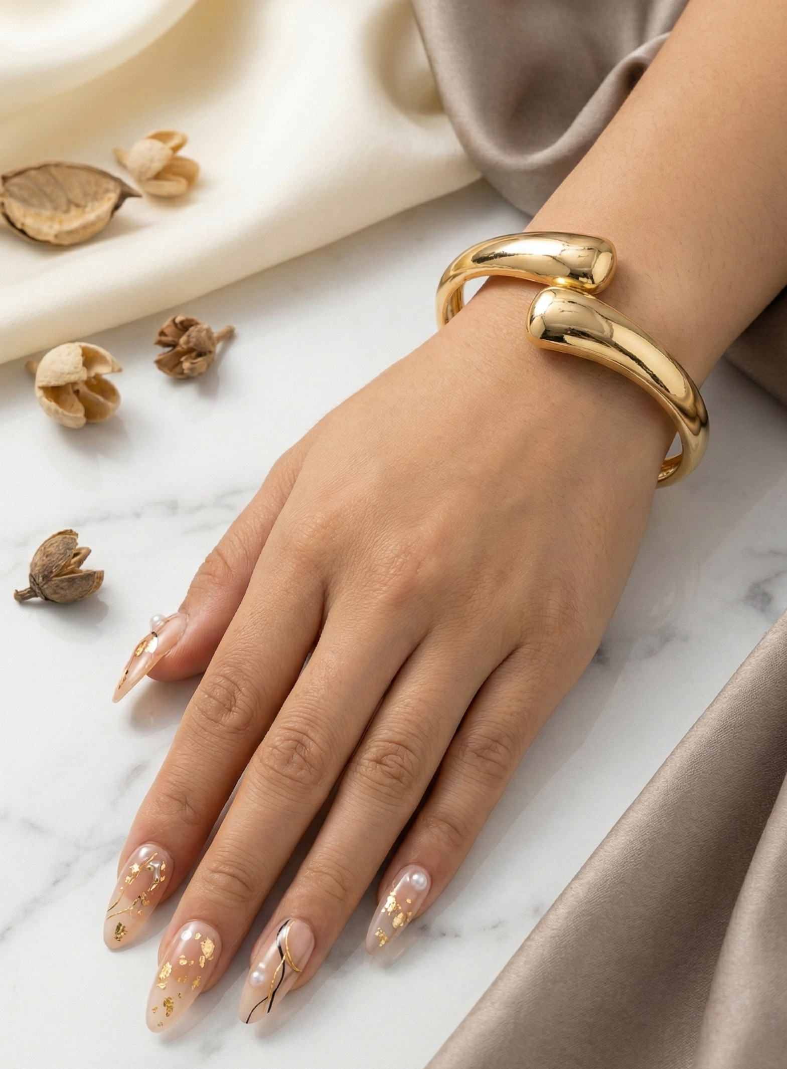 Velora Cuff